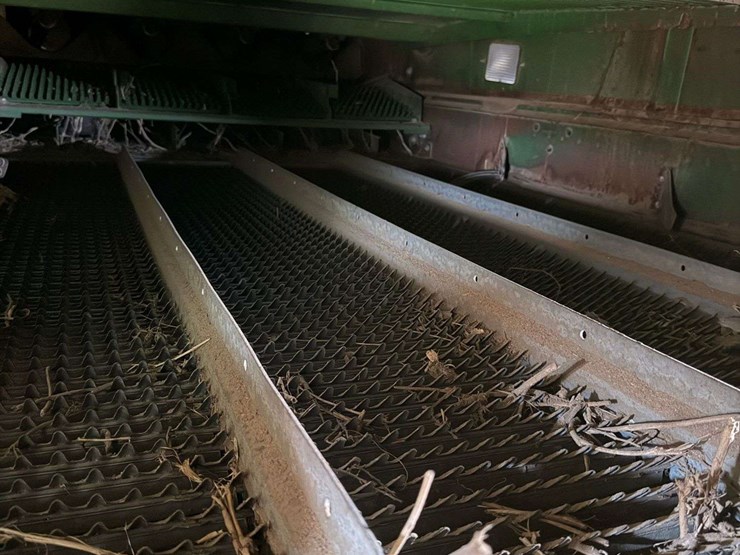 2012-john-deere-s670-combine-image-70
