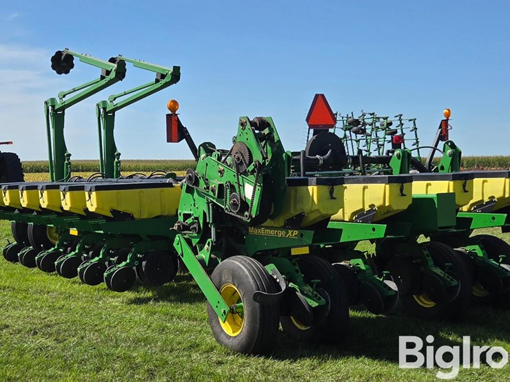 2005-john-deere-1770nt-planter-image-7
