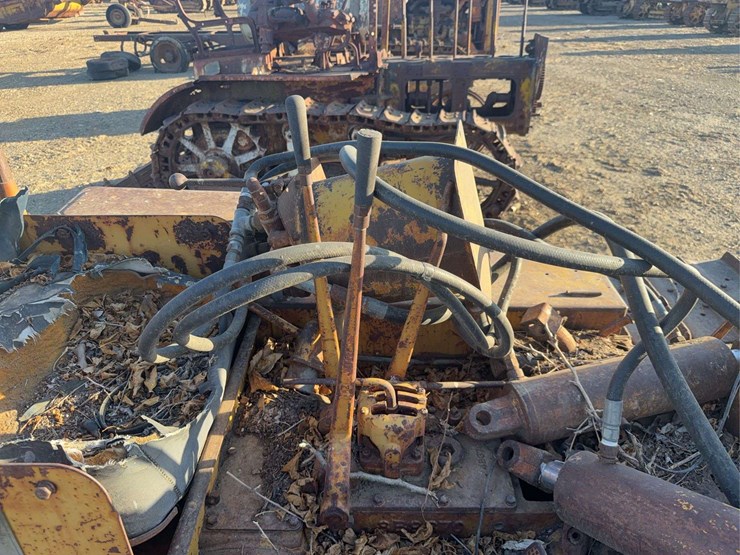 caterpillar-d2-image-24