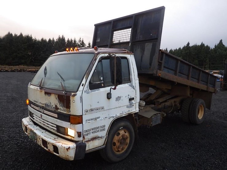 1994-isuzu-npr-image-1