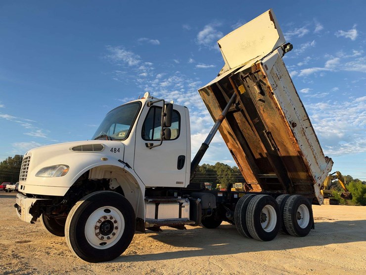 2012-freightliner-m2-tandem-axle-dump-truck-(96,351-actual-miles)-image-1