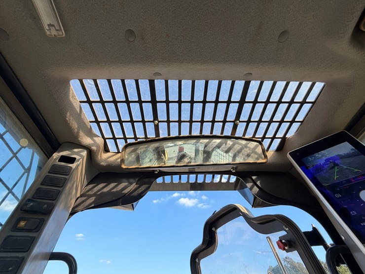 #4093-•-2023-new-holland-c334-tracked-skid-steer-image-51