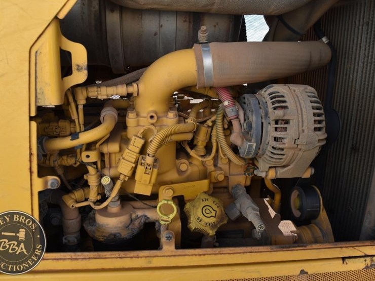 2021-deere-650k-image-34