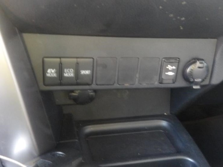 2016-toyota-rav4-xle-image-20
