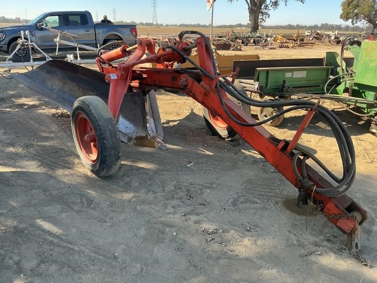 yonkers-johnson-300a-pull-v-ditcher-image-2