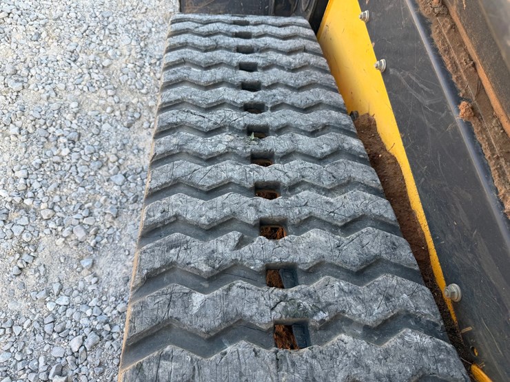 #4093-•-2023-new-holland-c334-tracked-skid-steer-image-62