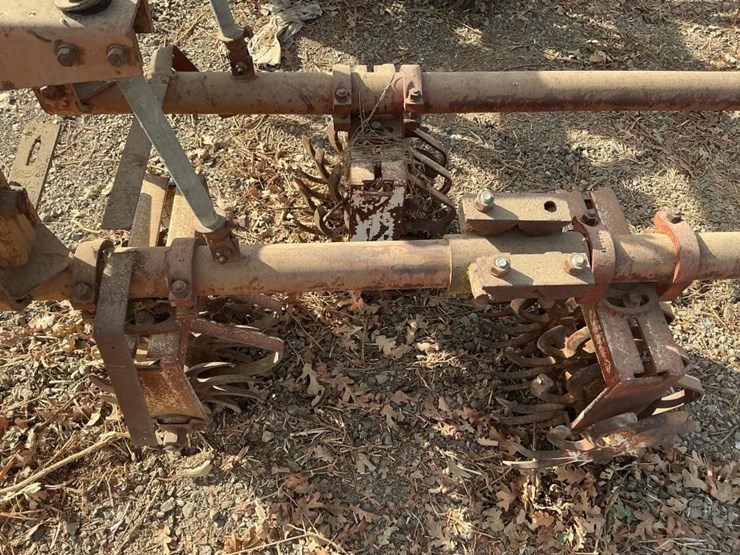 lilliston-3-pt-3-row-60"-rolling-cultivator-image-8