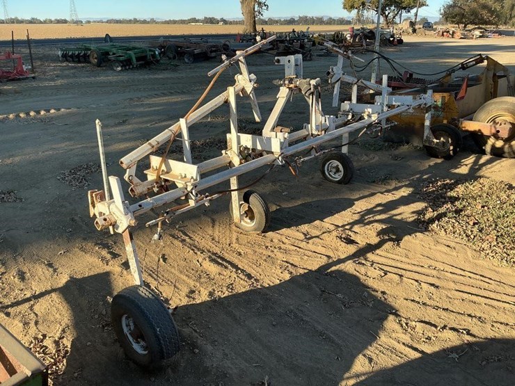 custom-25'-3-pt-fold-up-spray-bar-attachment-image-3