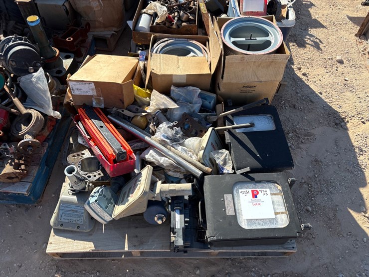 (3-pallets)-w/-(2)-bristol’s-chart-recorders,-assorted-sockets,-hand-tools,-hydraulic-&-suction-hoses,-flow-meters,-etc.-image-1