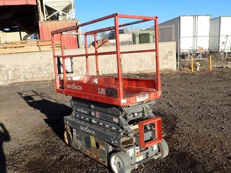 2018-skyjack-sj1113219-scissor-lift-image-2