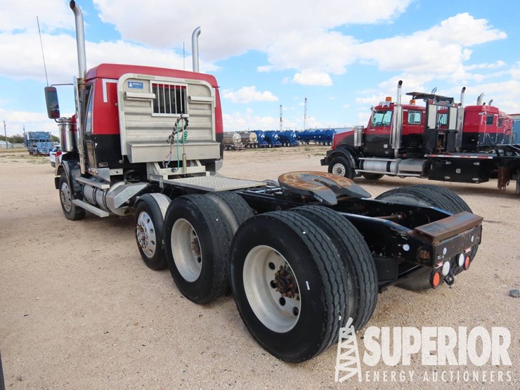 2009-western-star-4900-t/a-truck-tractor-w/pusher-axle-sleeper-image-4