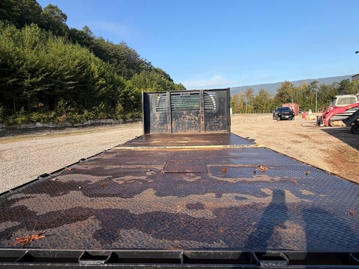 #4552-•-ford-f-650-flatbed-truck-image-42