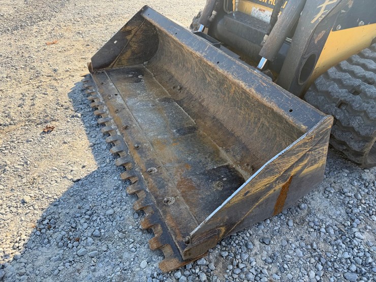 #4093-•-2023-new-holland-c334-tracked-skid-steer-image-11