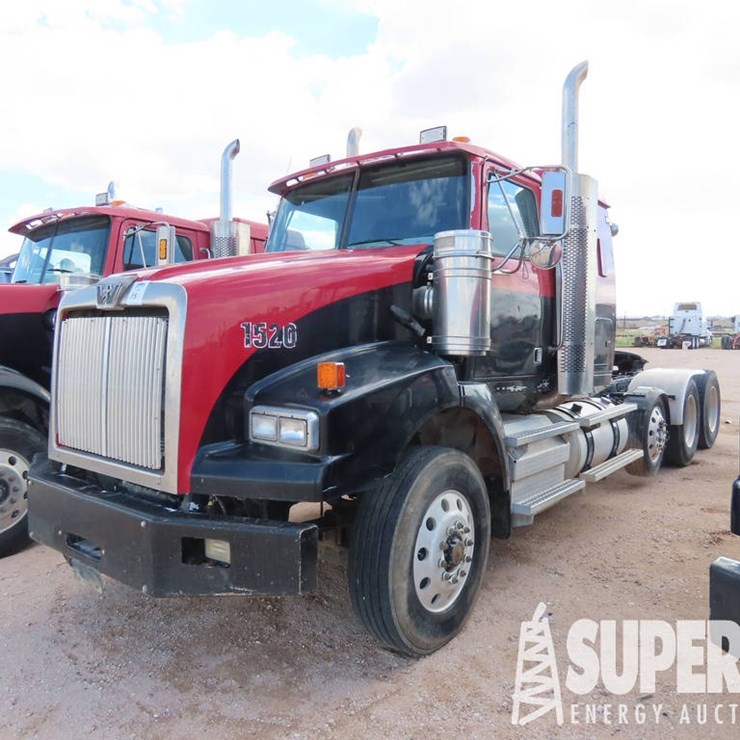 2012 WESTERN STAR 4900 T/A Truck Tractor w/Pusher Axle Sleeper