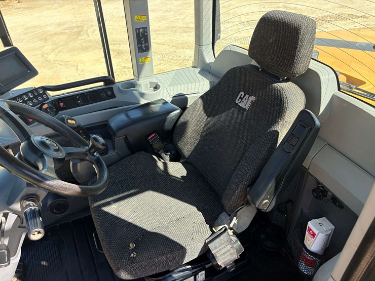 2018-caterpillar-930-r/t-wheeled-loader-(5,129-hours)-image-12