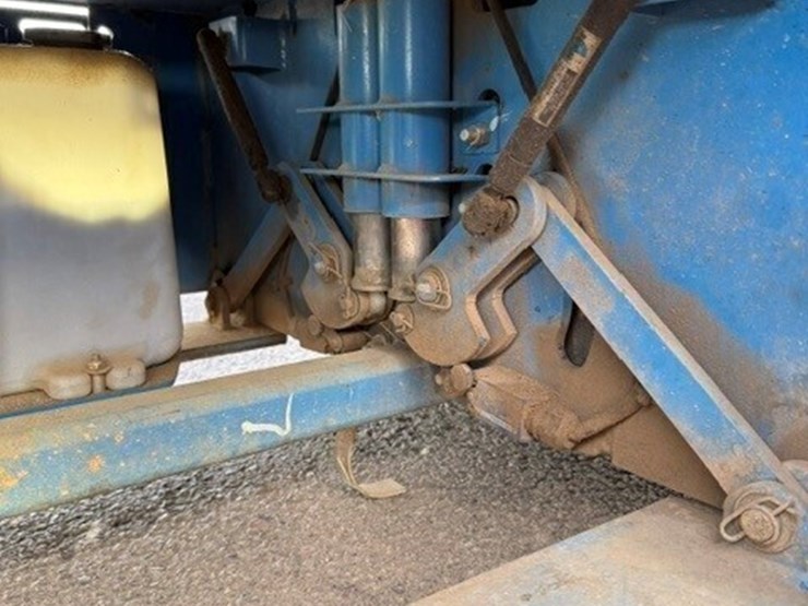 2011-genie-gs-3232-scissor-lift-image-10