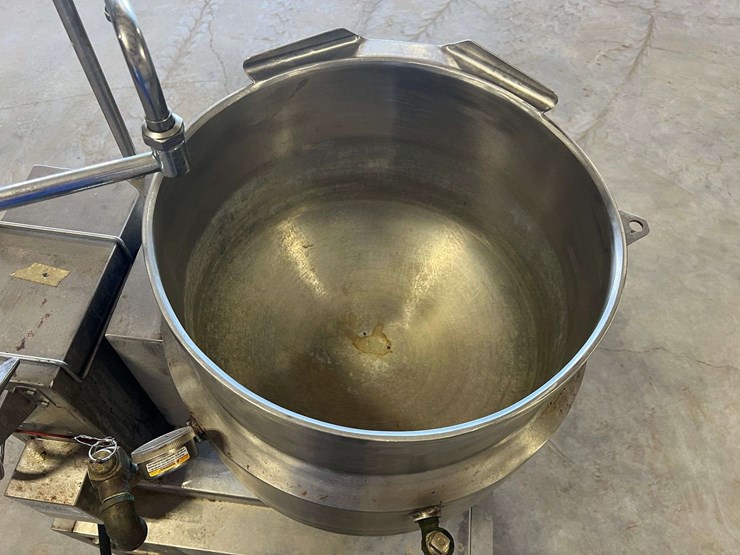 vulcan-k12ett-electric-tilting-steam-kettle-w/-stand-image-16