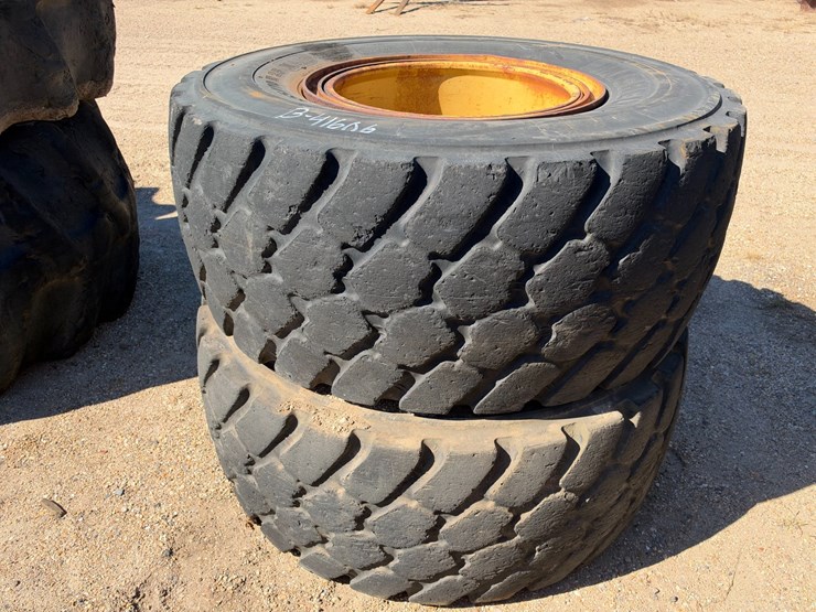 #41606-•-(2)-michelin-heavy-duty-equipment-tires-image-2