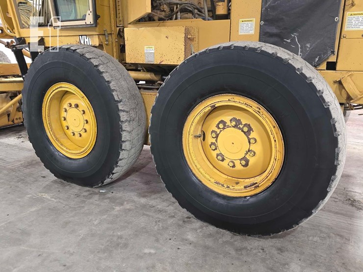 2001-caterpillar-140h-image-25