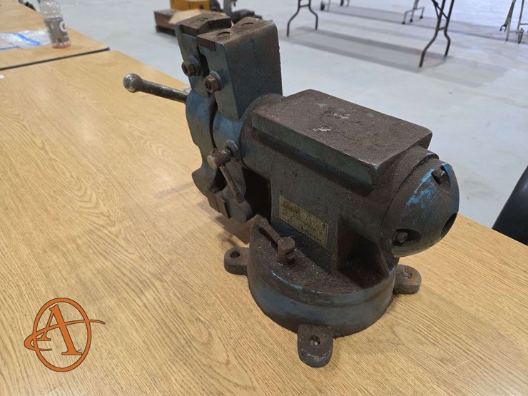 larin-multifunction-bench-vise-image-3