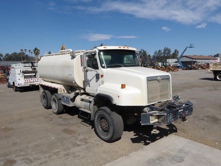 2006-international-5600i-water-truck-image-2