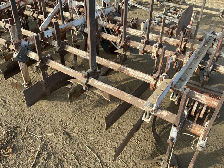 custom-3-pt-3-row-60"-cultivator-image-12