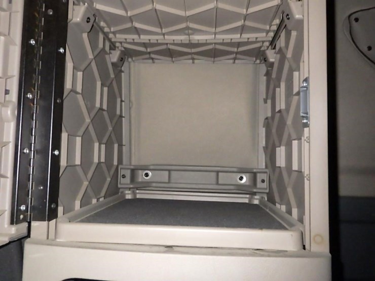 2018-freightliner-cascadia-3-axle-sleeper-truck-image-35