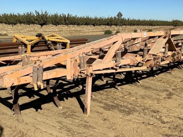 custom-24'-3-pt-vibra-shank-chisel-image-1