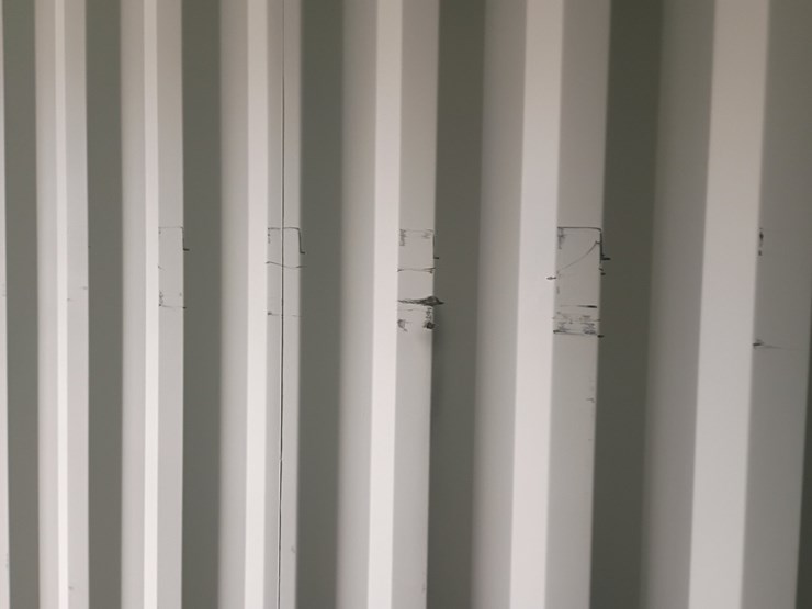 #l111-000-•-40ft-container-[damaged]-image-26