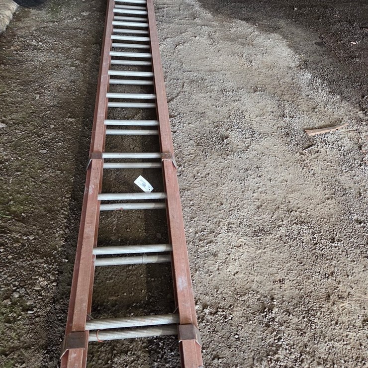 #24 • 40 ft extension ladder