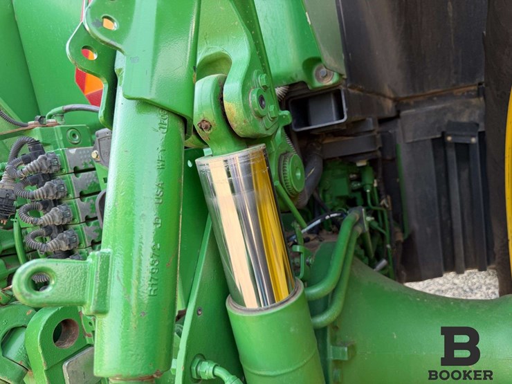 2011-john-deere-8335r-tractor-image-54
