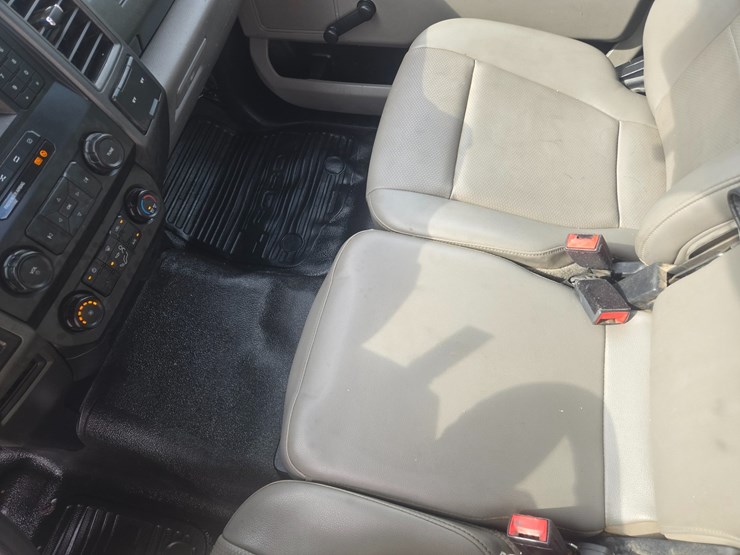 2021-ford-f350-image-37