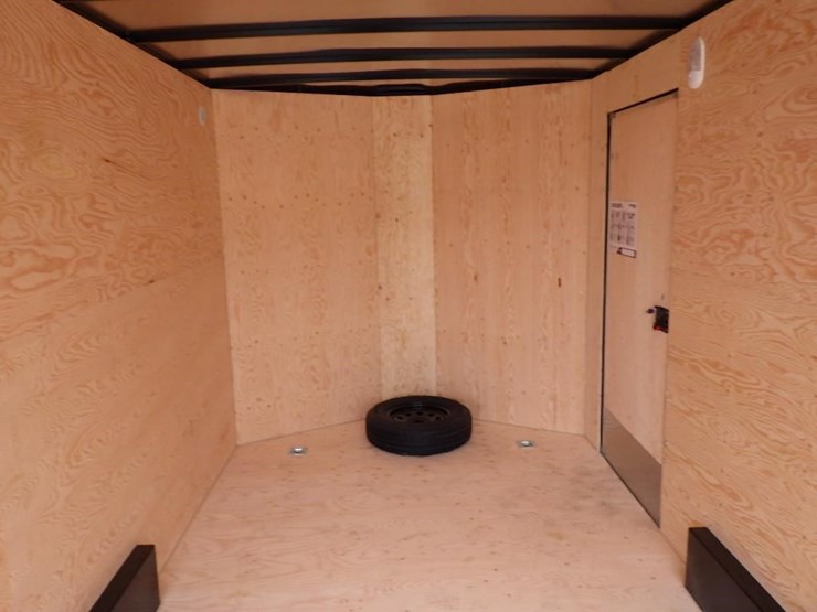 2027-royal-lcht35-7.516v-86-t/a-enclosed-trailer-image-17