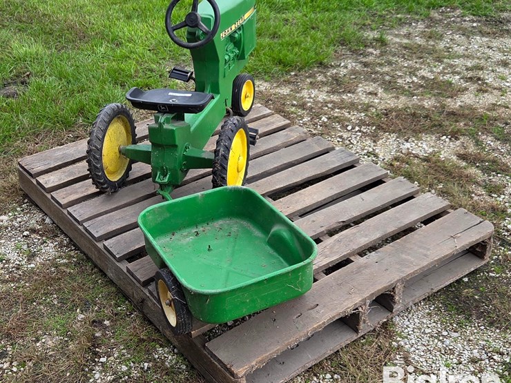 john-deere-pedal-tractor-image-7