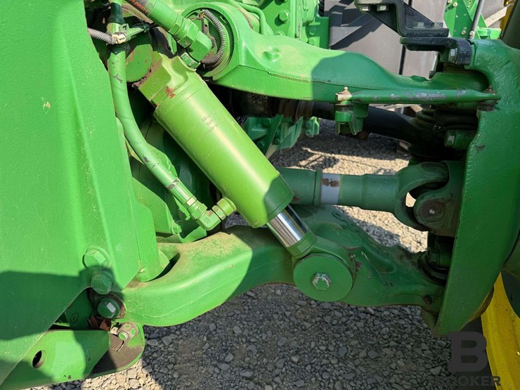 2011-john-deere-8335r-tractor-image-17