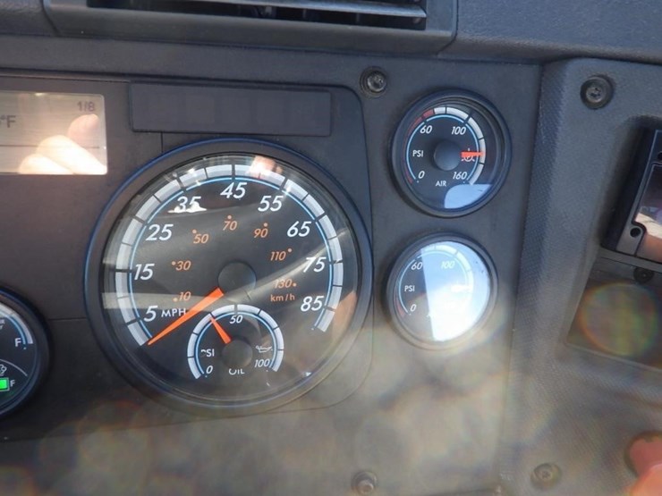 2017-freightliner-cascadia-3-axle-truck-tractor-image-38