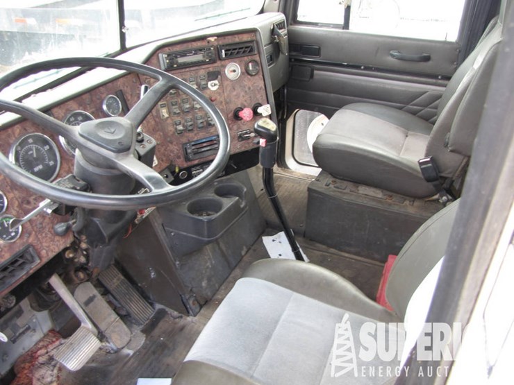 1999-international-9200-t/a-day-cab-haul-truck-image-7