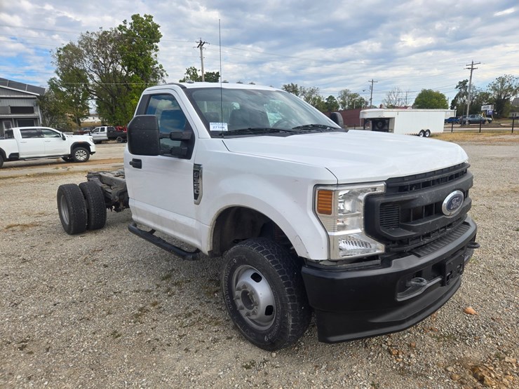 2021-ford-f350-image-19