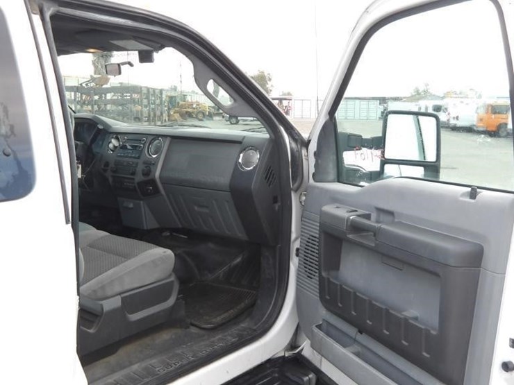 2011-ford-f550-image-17