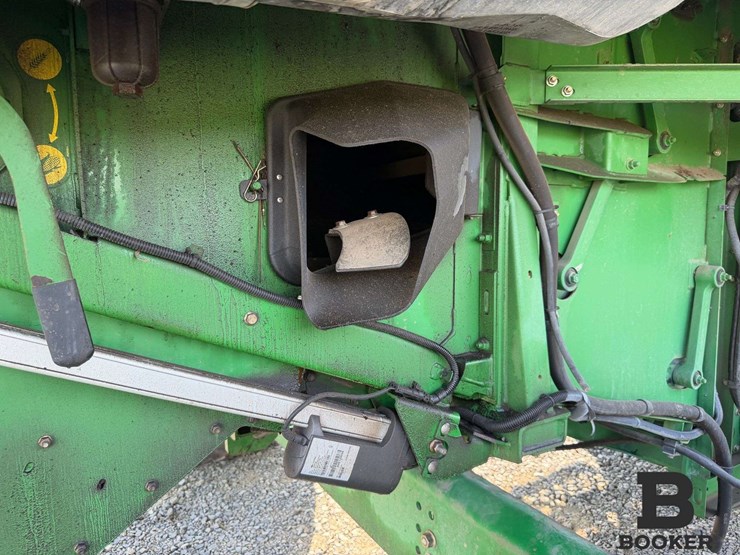 2012-john-deere-s670-combine-image-75