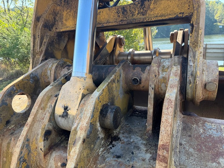 #4098-•-2015-john-deere-870g-lc-excavator-image-24