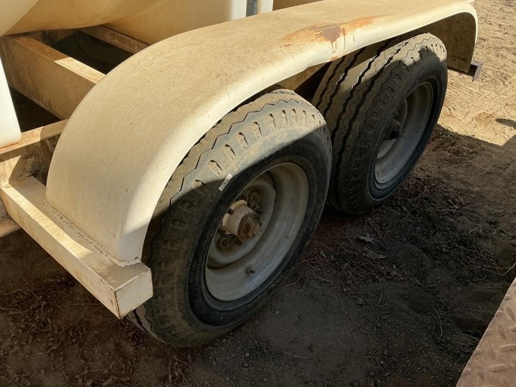 big-w-1600g-poly-tank-mixing-trailer-image-9