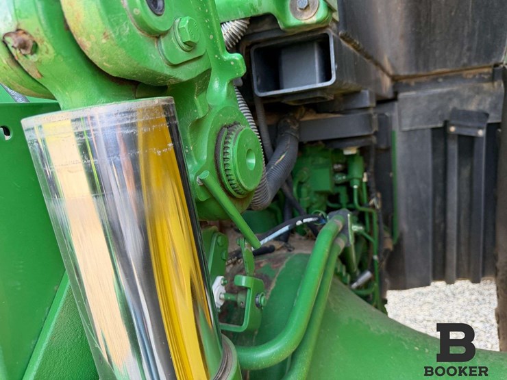 2011-john-deere-8335r-tractor-image-55