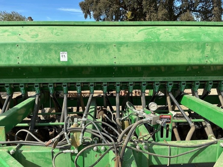john-deere-1560-14'-pull-grain-drill-image-9