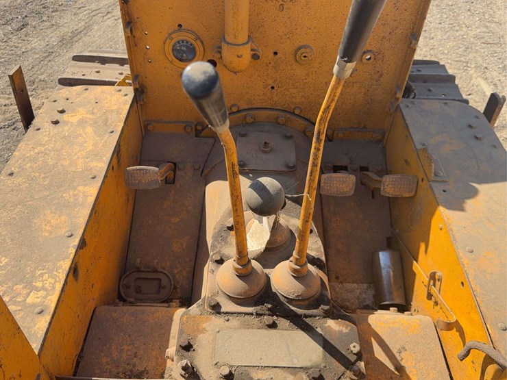 caterpillar-ten-image-34