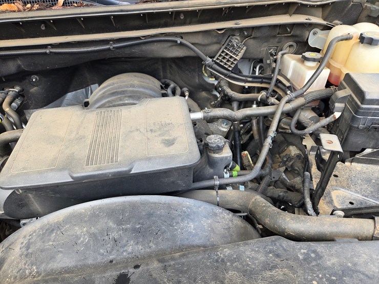 #6-•-2022-chevrolet-2500-service-truck-/-vin:-1gbowle71nf140105-/-68.050-image-32
