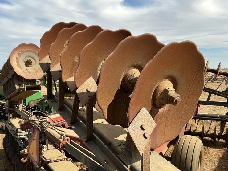 case-ih-770-23'-fold-up-wheel-disc-image-10