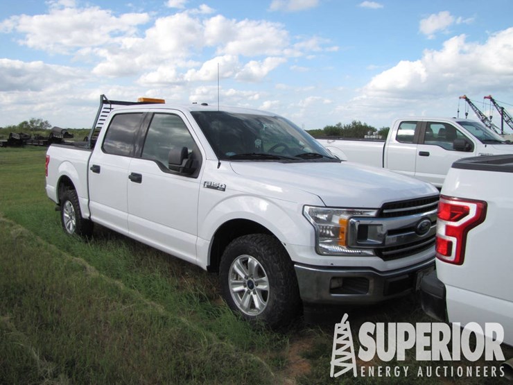 2019-ford-f-150-xlt-crew-cab-pickup-image-2
