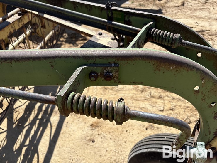 john-deere-660-rake-image-15