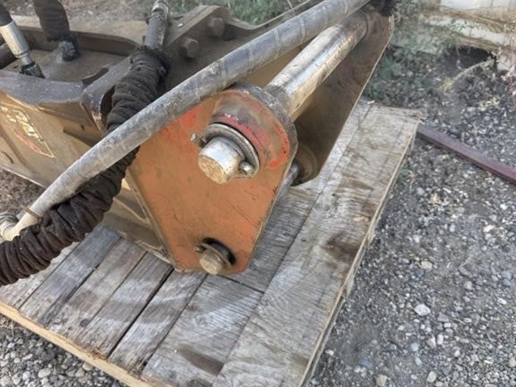 cat-b8-breaker-hammer---backhoe-image-12